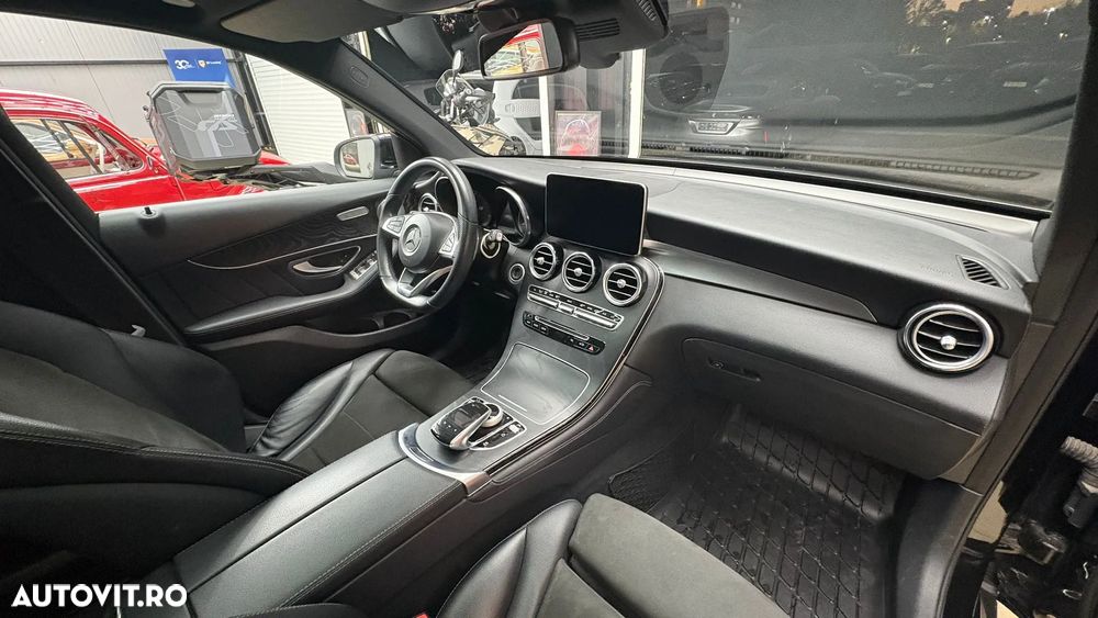 Mercedes-Benz GLC 250 d 4Matic 9G-TRONIC AMG Line - 33