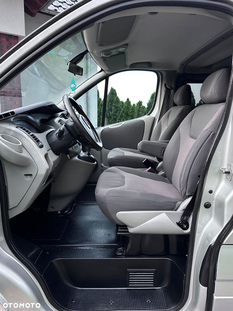 Opel Vivaro 2.5 CDTI L1H1 (Tecshift) Easytronic Life Cosmo - 11