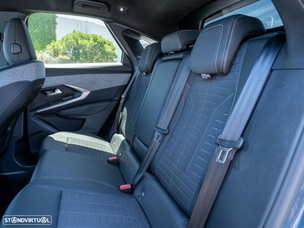 Peugeot E-3008 73 kWh GT - 27