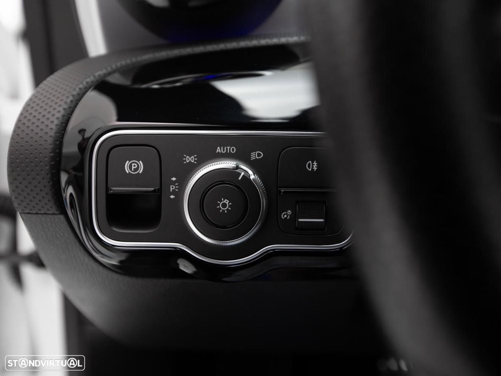 Mercedes-Benz CLA 250 e Shooting Brake AMG Line - 16