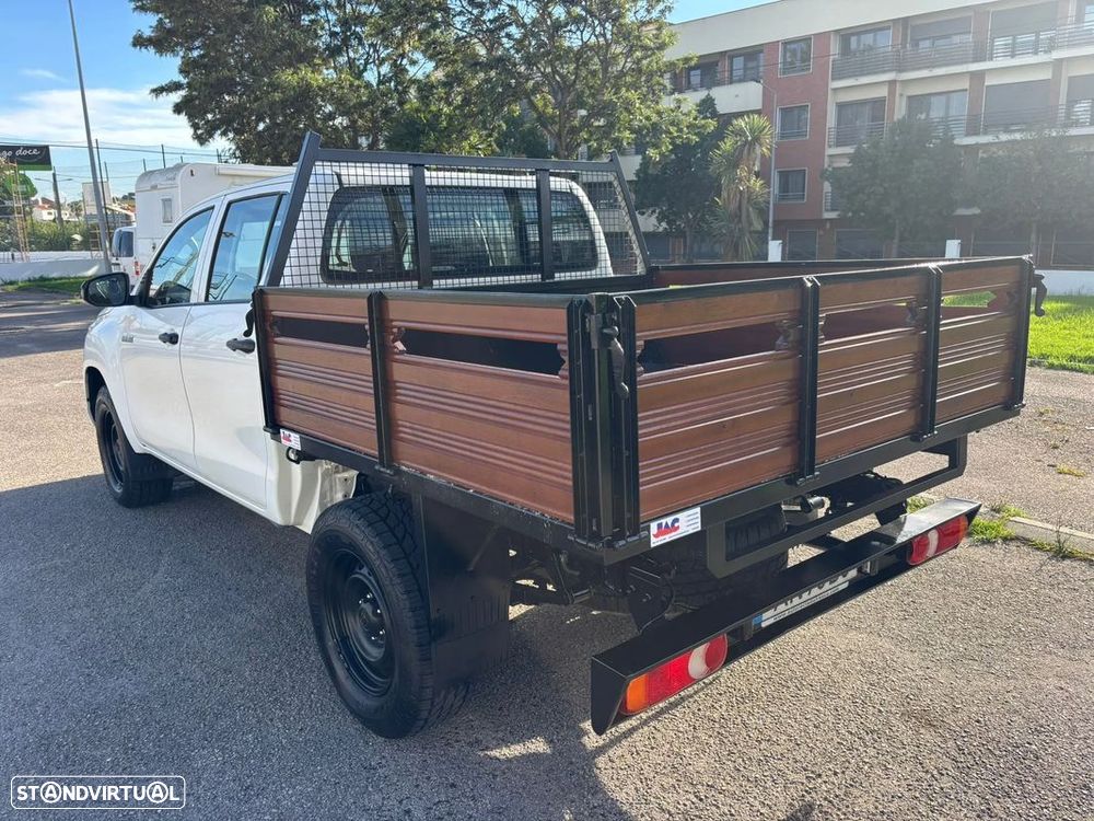 Toyota Hilux 2.4 D-4D 4WD CD CM - 3