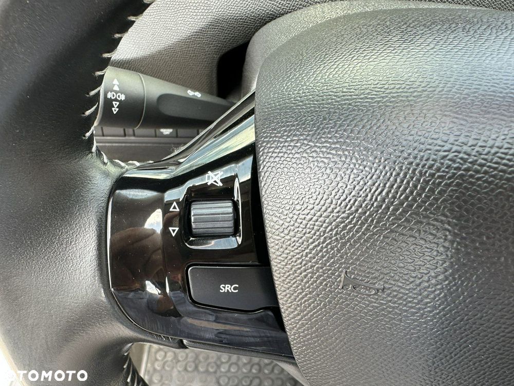 Peugeot 308 1.2 PureTech Allure Pack S&S - 19