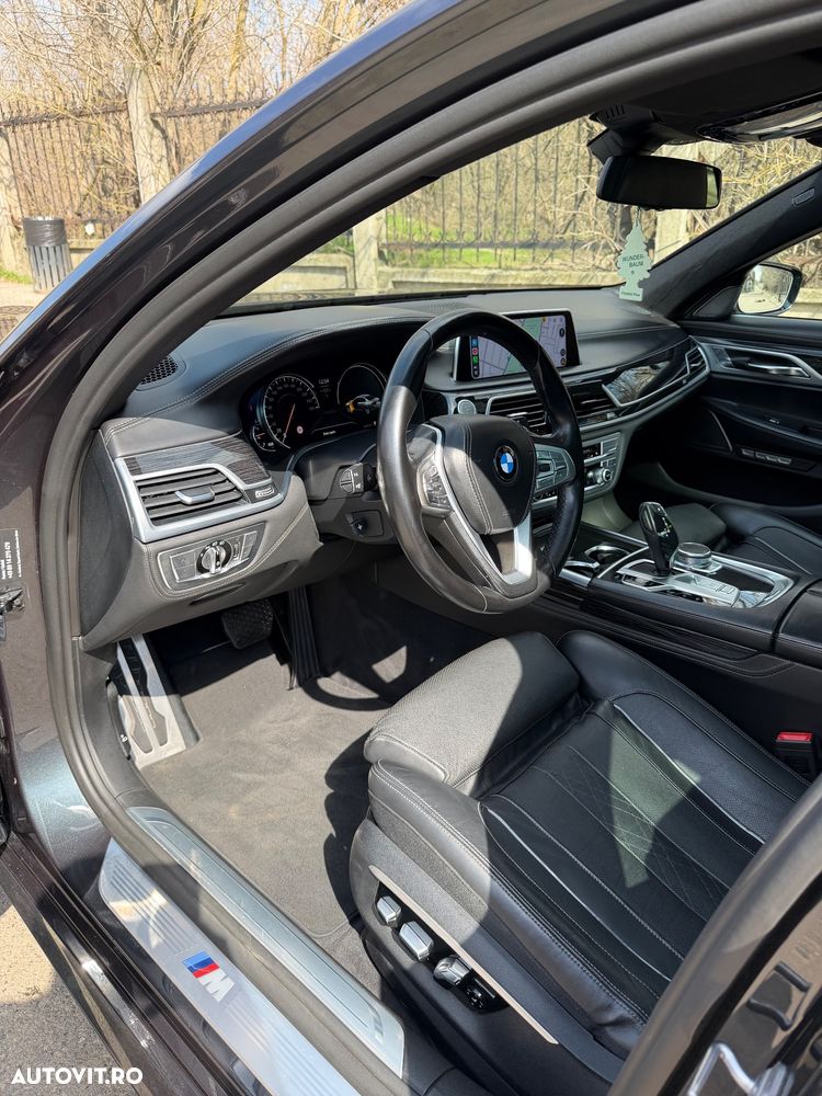 BMW Seria 7 740d xDrive - 28