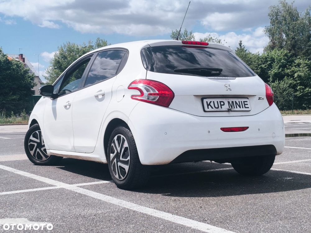 Peugeot 208 - 4