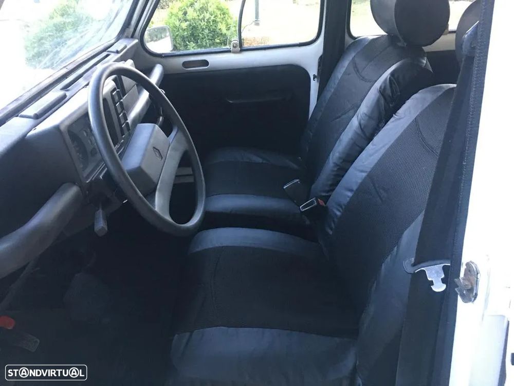 Renault 4 - 8