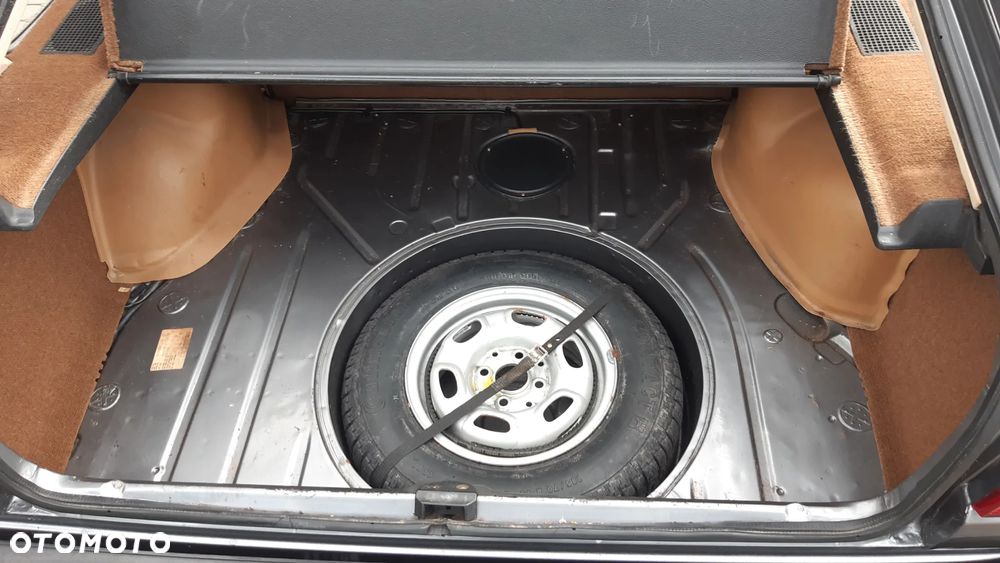 Volkswagen Passat 1.8 GL - 25