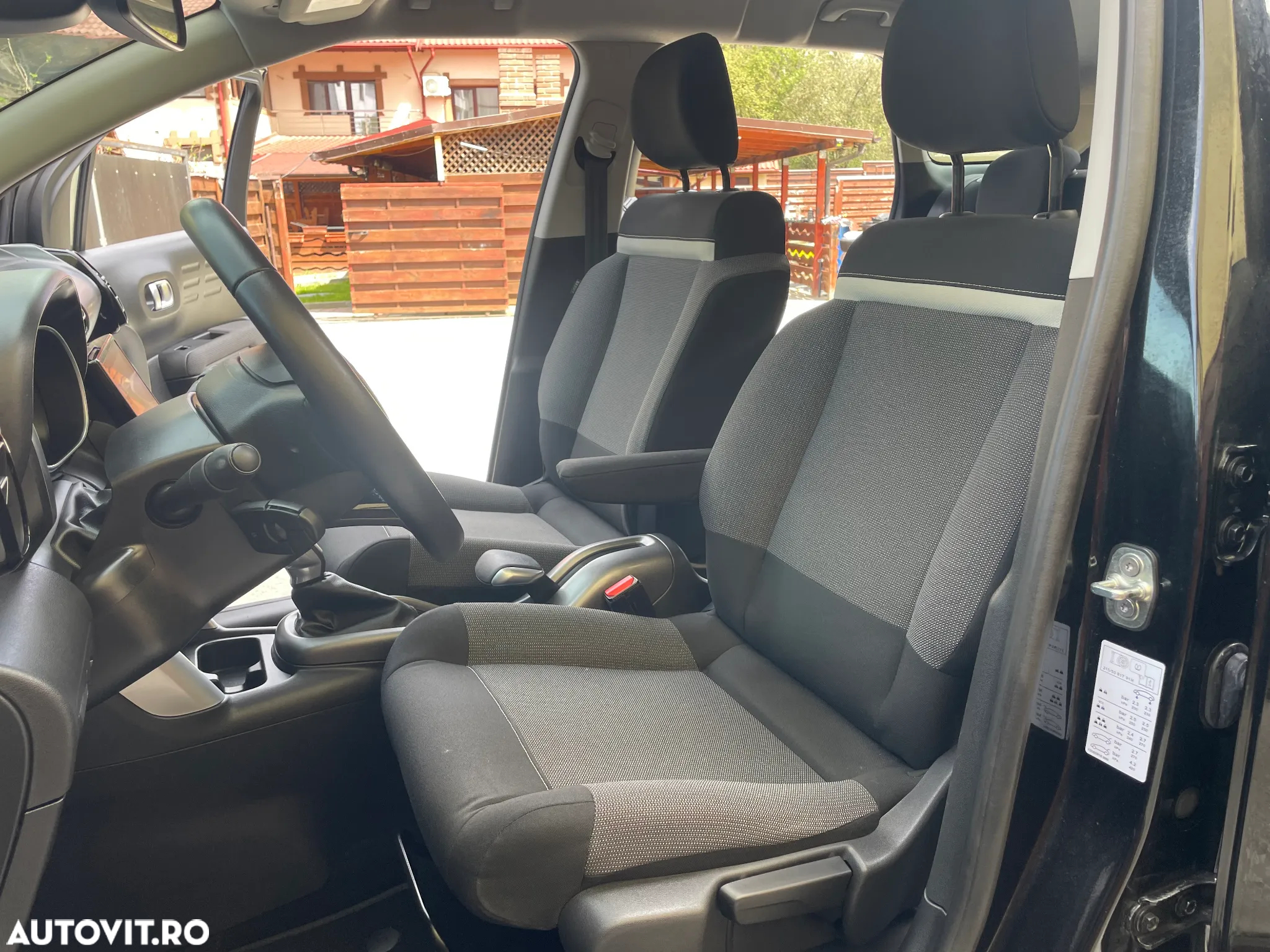 Citroën C3 AIRCROSS 1.2 PureTech S&S EAT6 Shine - 28