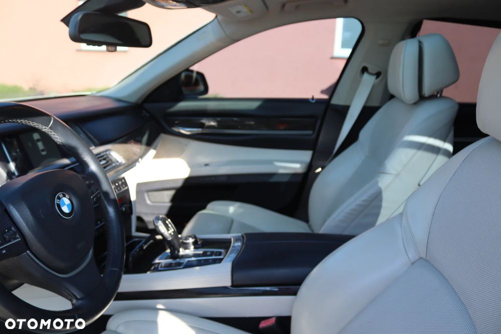 BMW Seria 7 750i - 34