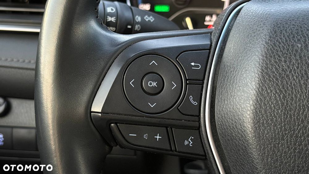 Toyota Camry 2.5 Hybrid Comfort CVT - 24