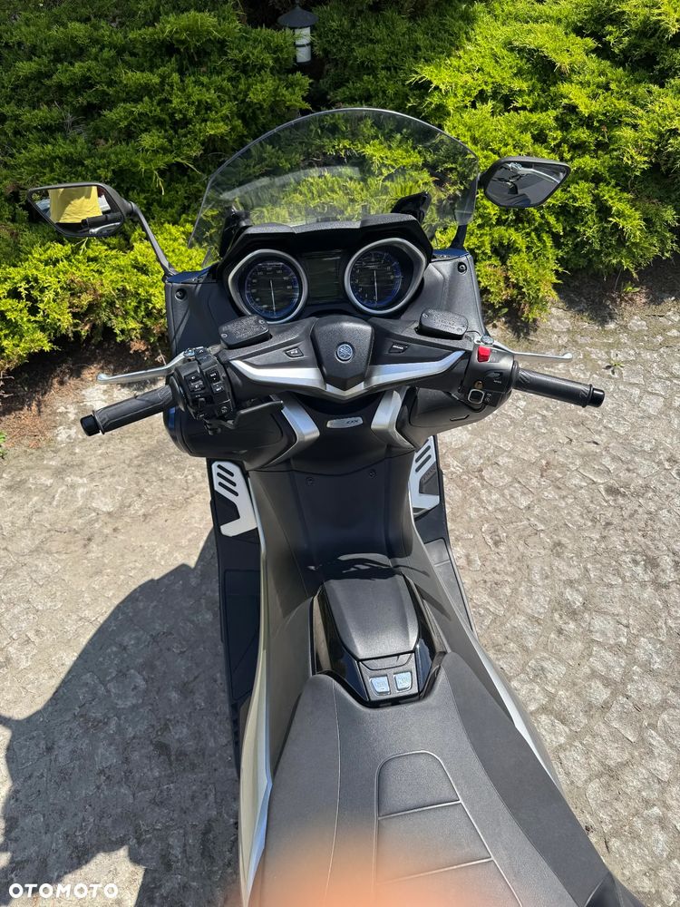 Yamaha Tmax - 15