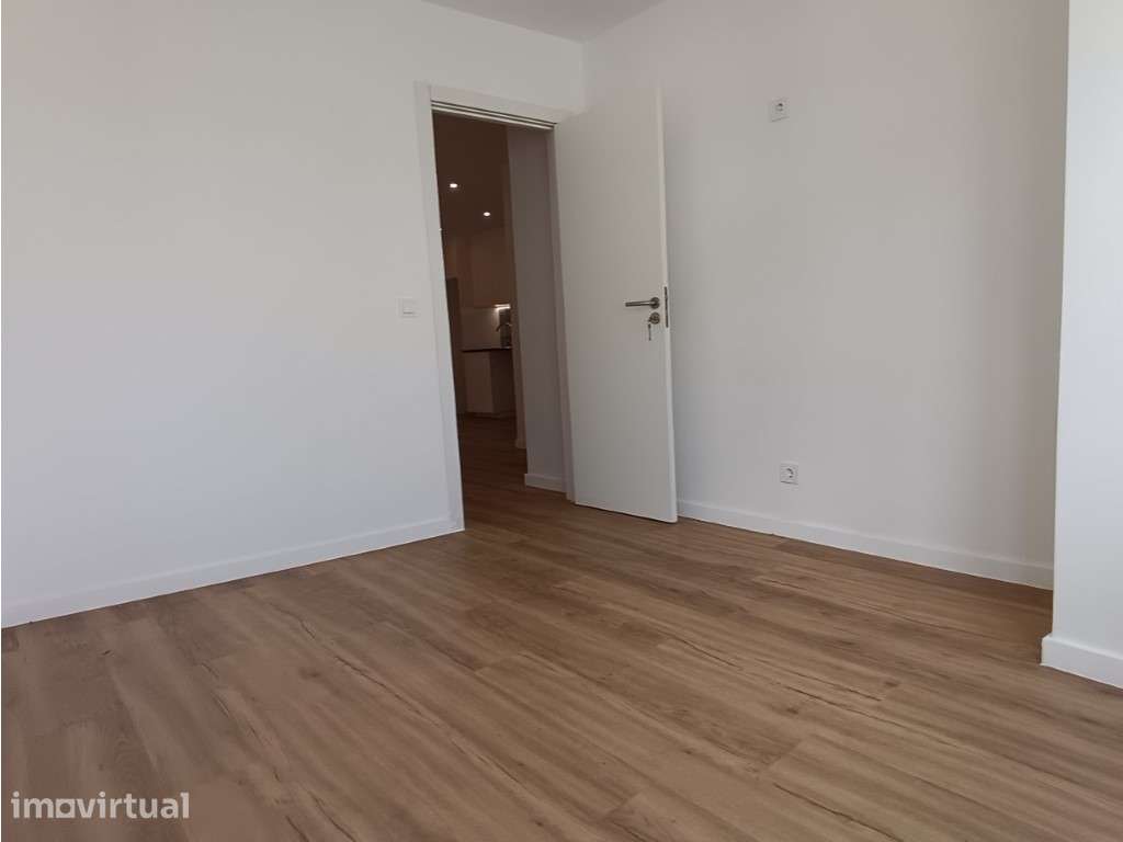 Apartamento T2 Totalmente Renovado | Centro de Queluz - Grande imagem: 4/11