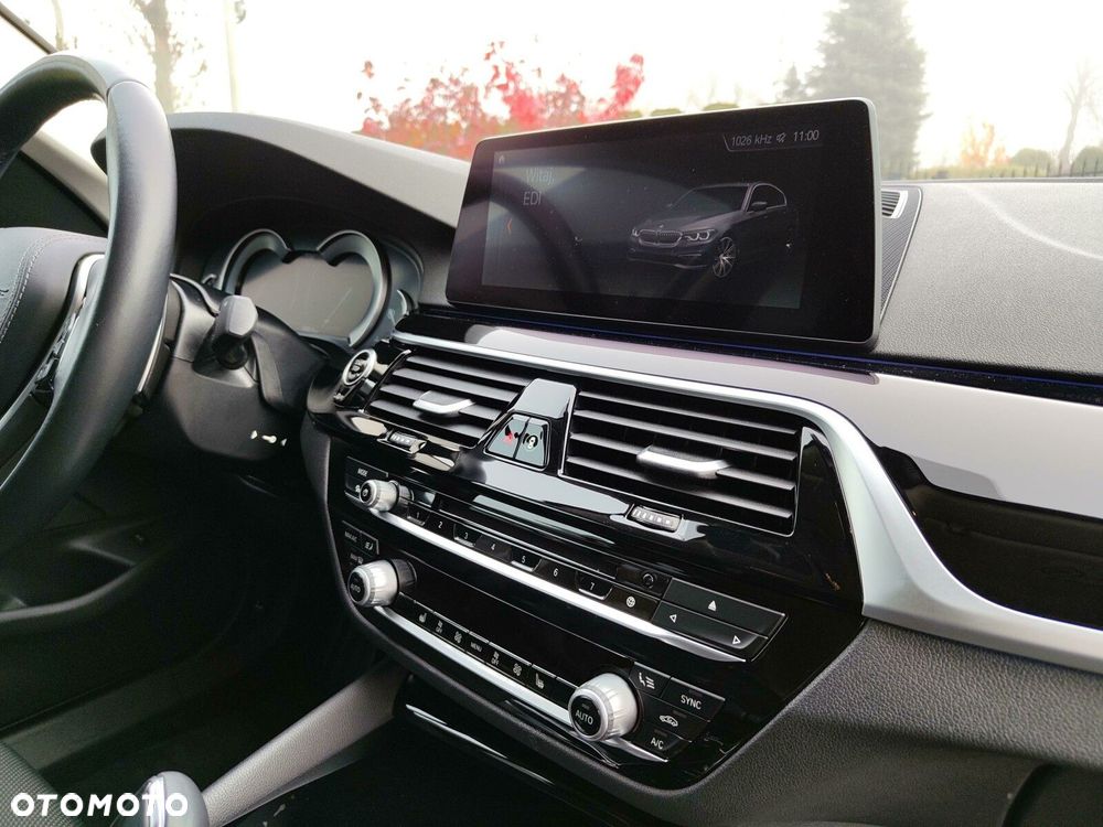 BMW Seria 5 518d Sport - 26