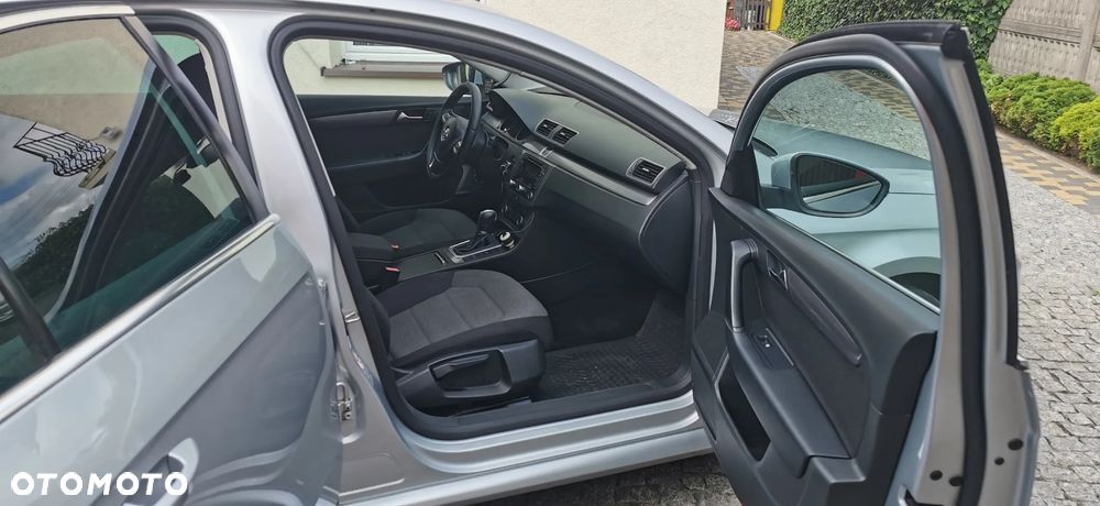Volkswagen Passat 2.0 TDI Comfortline DSG - 11