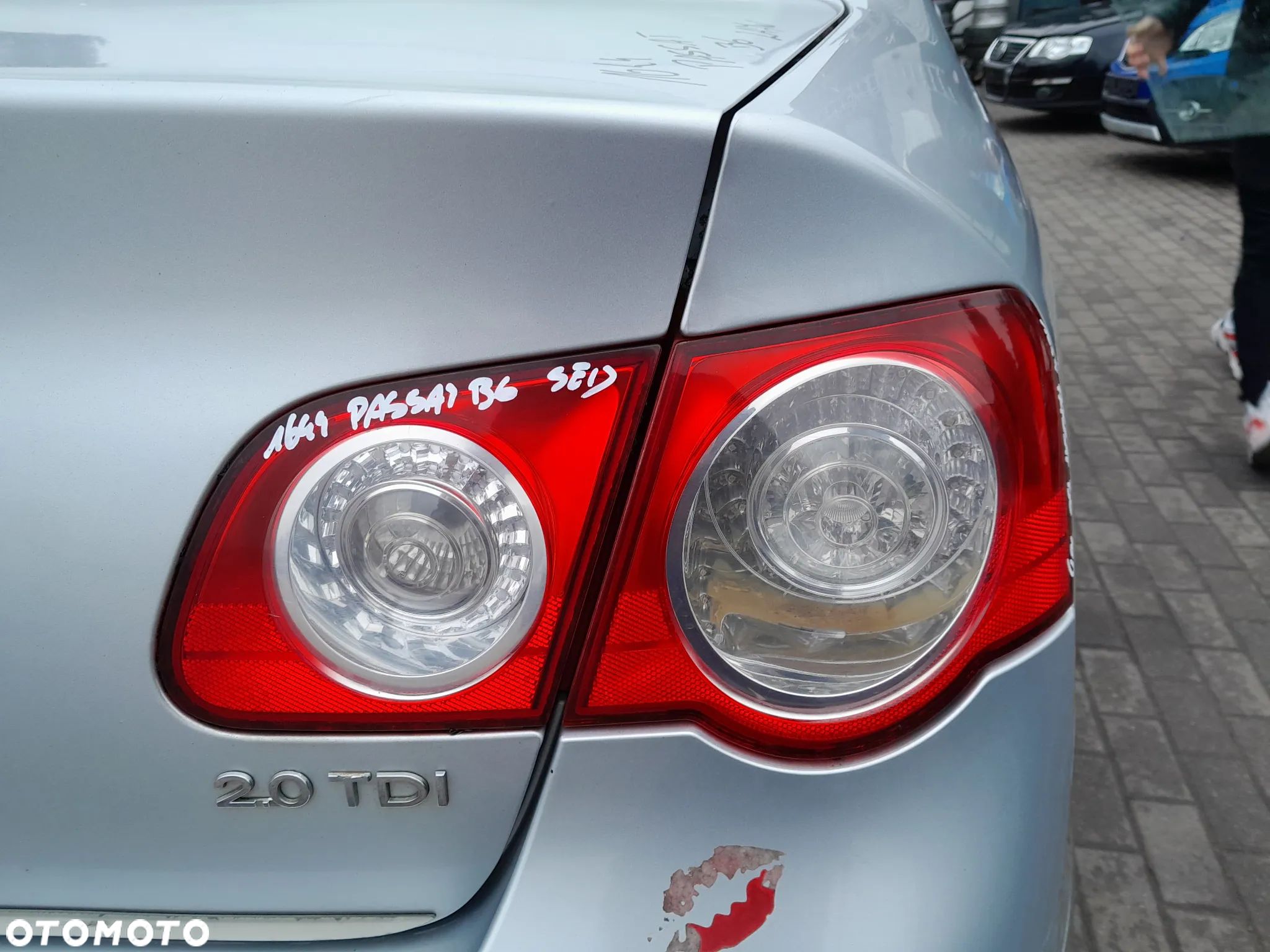VW PASSAT B6 LAMPA PRAWA TYLNA PRAWY TYŁ W KLAPE SEDAN - 1