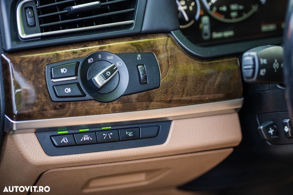 BMW Seria 7 740d Edition Exclusive - 17