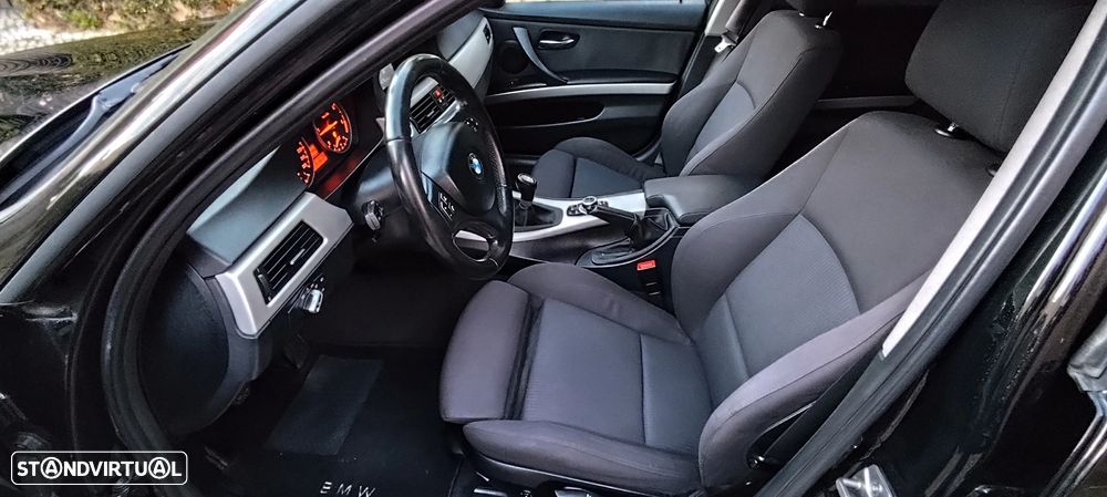 BMW 318 d Line Sport - 17