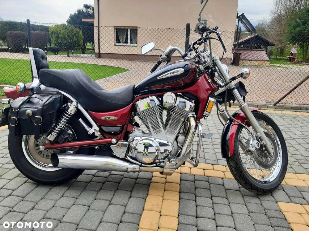 Suzuki Intruder - 1