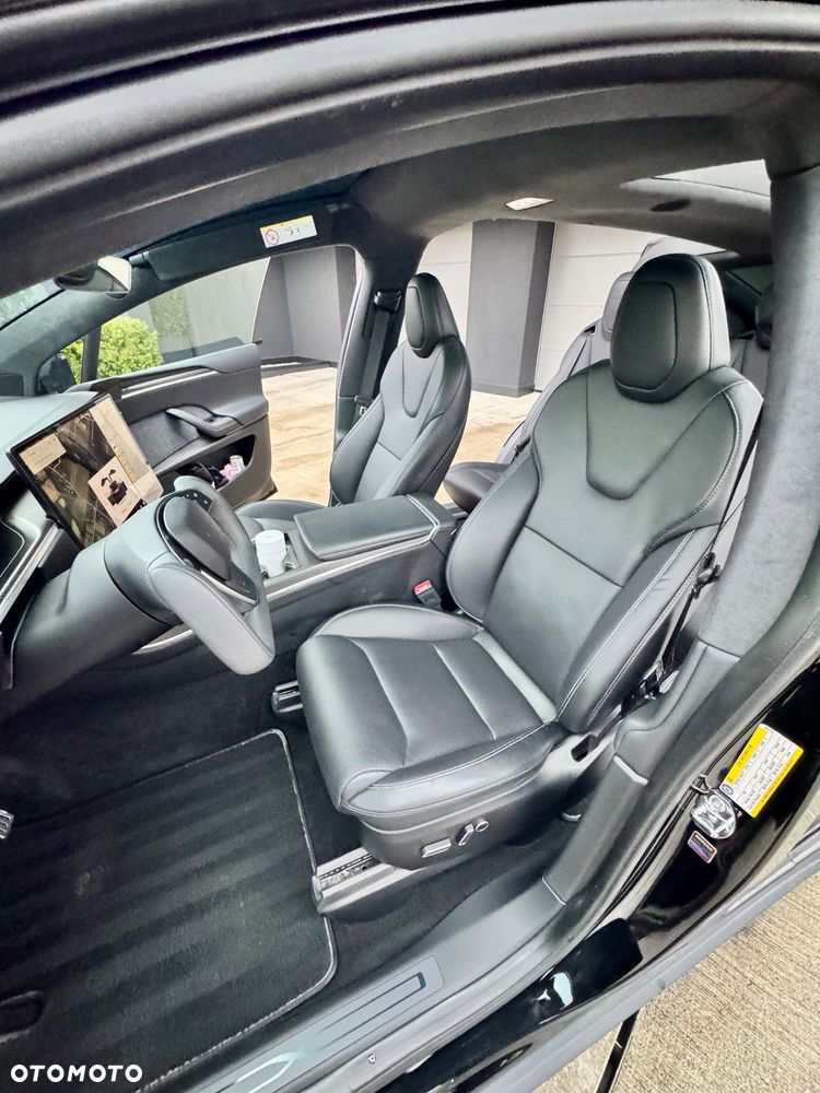 Tesla Model X - 17