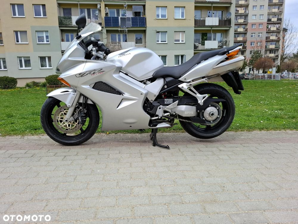 Honda VFR - 9