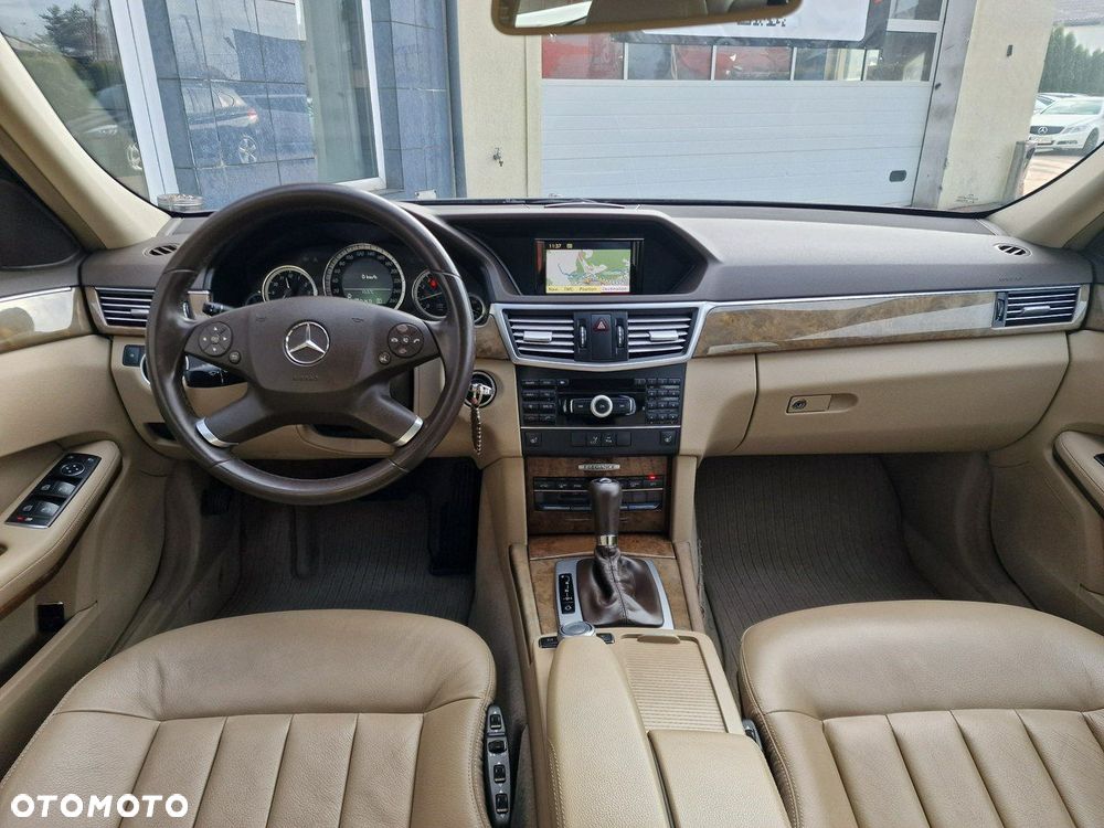 Mercedes-Benz Klasa E 250 BlueEFFICIENCY 7G-TRONIC Elegance - 16