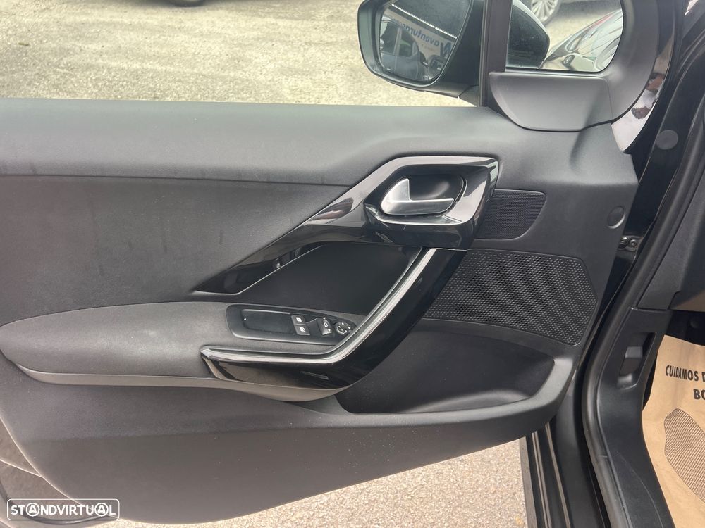 Peugeot 208 1.2 PureTech Style - 19
