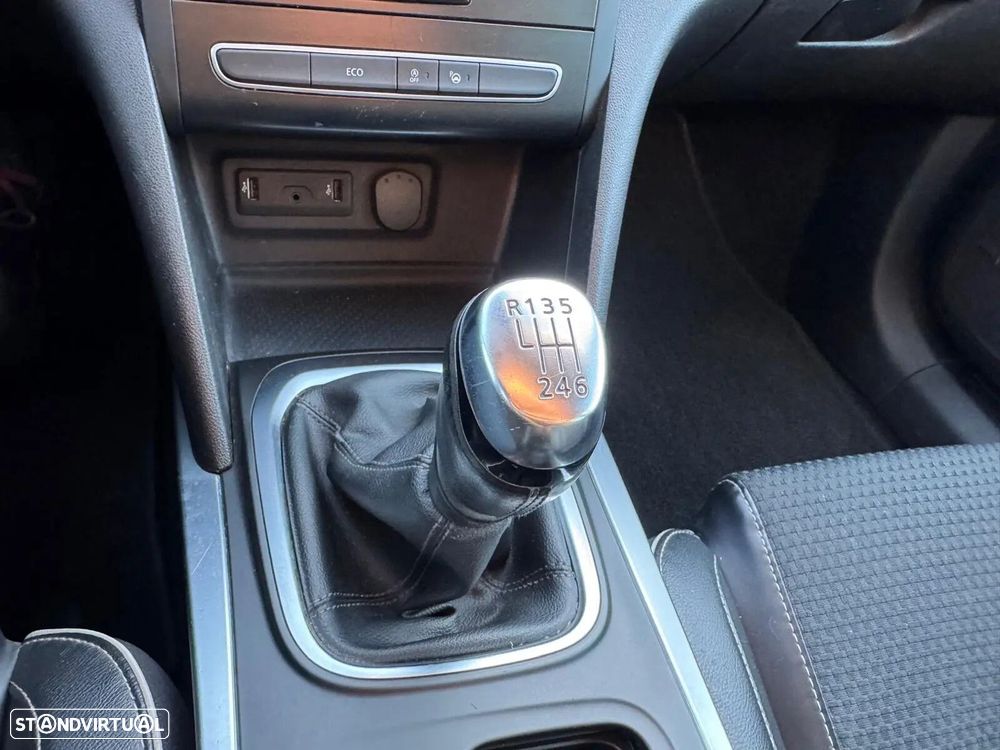 Renault Mégane Sport Tourer ENERGY TCe 130 BOSE EDITION - 38