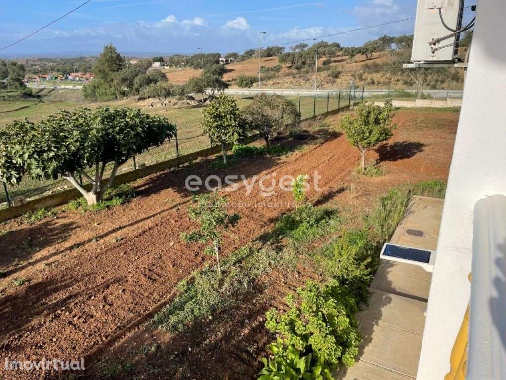 Monte Alentejano com 4 quartos localizado na freguesia de Ourique - Grande imagem: 3/19
