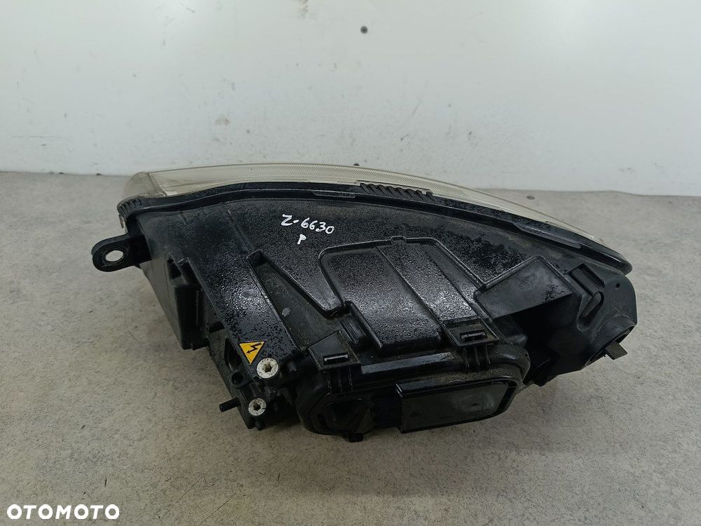 LAMPA PRZÓD PRAWA XENON AUDI A6 C6 - 6