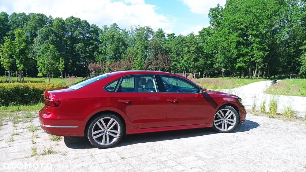 Volkswagen Passat - 2