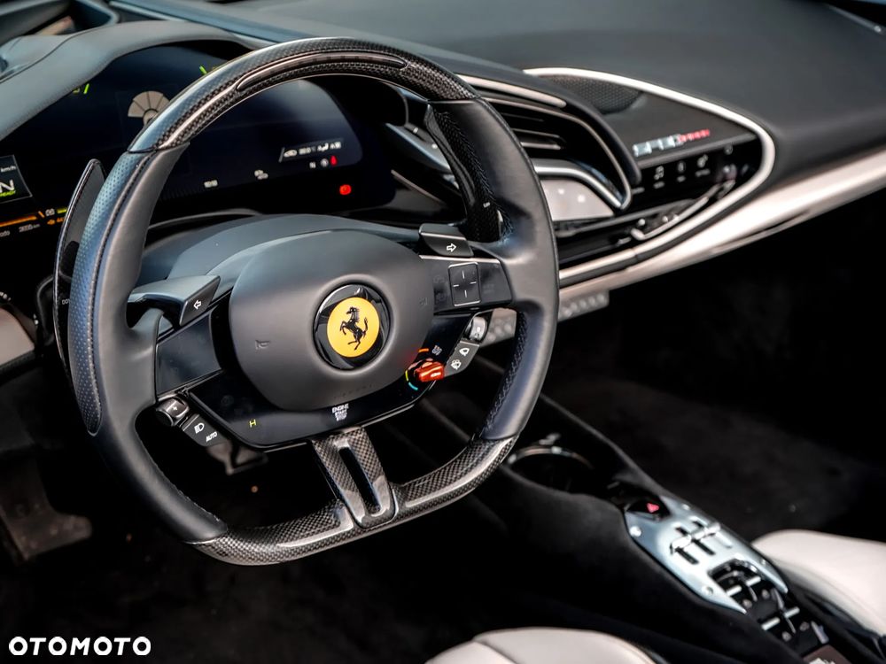 Ferrari SF90 Spider - 13