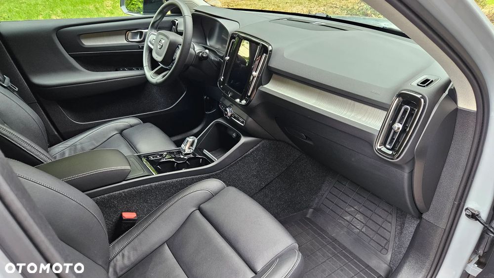 Volvo XC 40 - 25