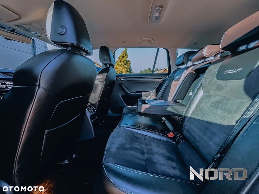 Skoda Octavia Combi 2.0 TDI 4x4 DSG Scout - 34