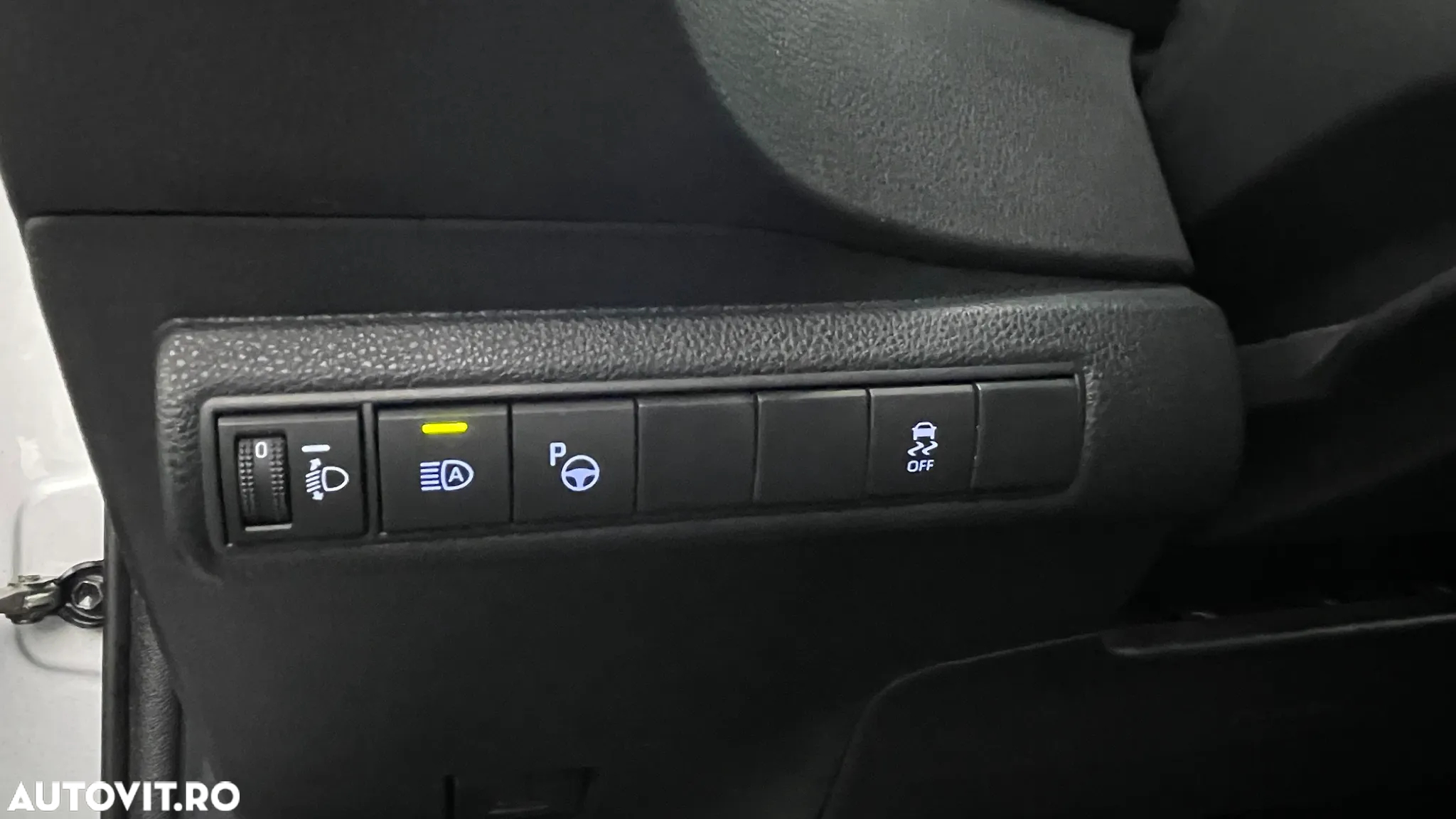 Toyota Corolla 1.8 Hybrid Comfort - 29