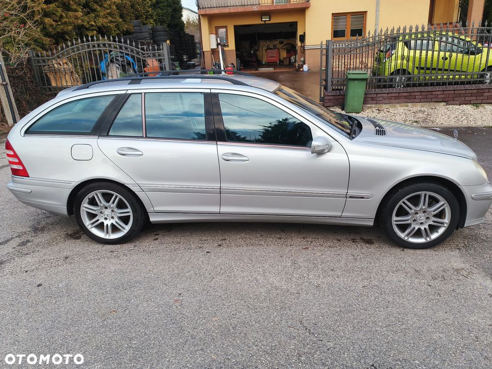 Mercedes-Benz Klasa C 320 4Matic Avantgarde Sport Edition - 21