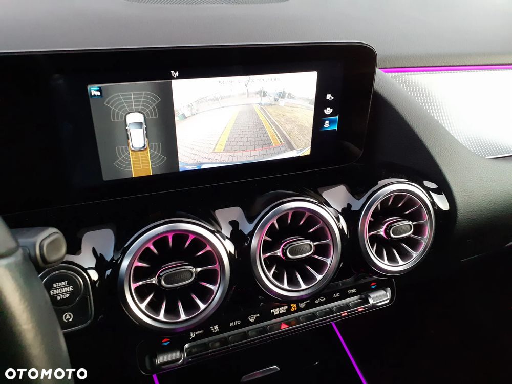 Mercedes-Benz GLA 200 Progressive - 31