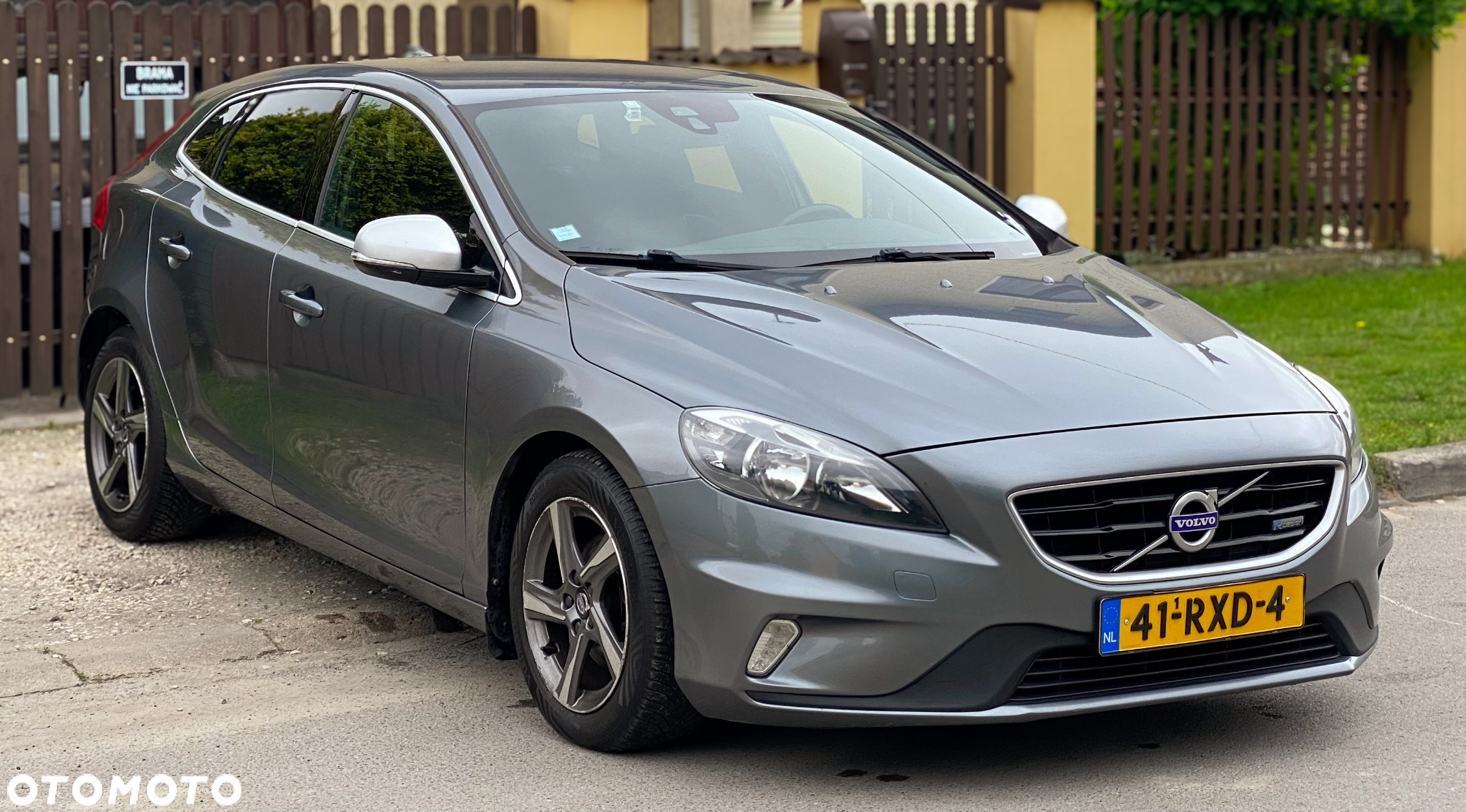 Volvo V40 D2 R-Design - 3