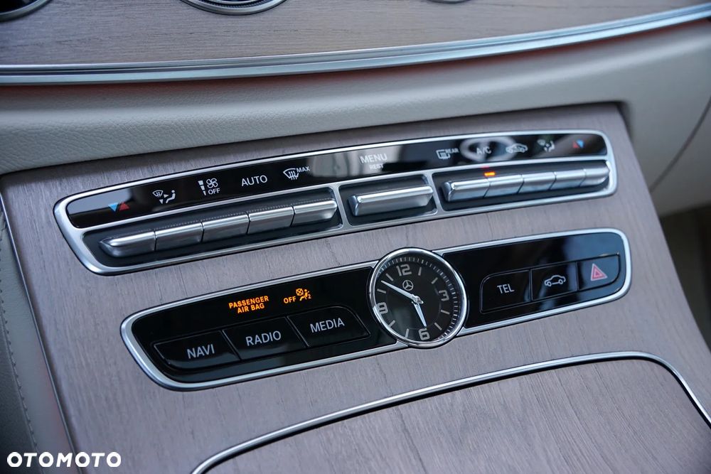 Mercedes-Benz Klasa E AMG 53 4-Matic+ 9G-TRONIC - 37
