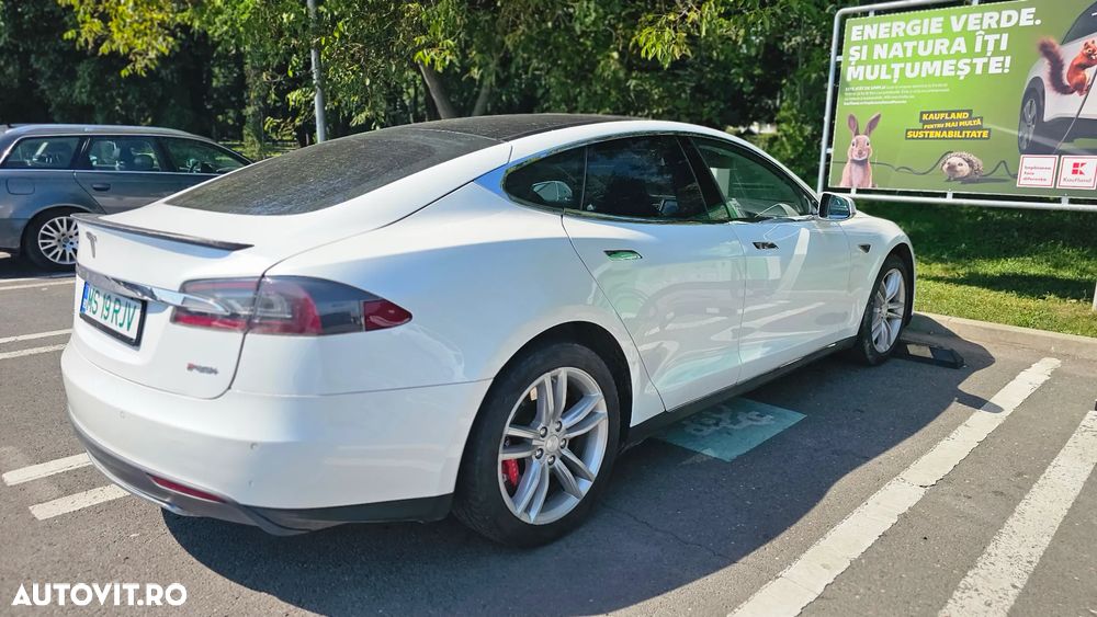 Tesla Model S - 1