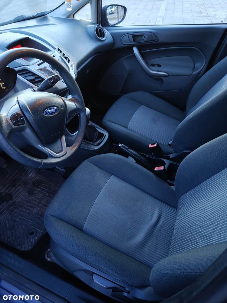 Ford Fiesta - 9