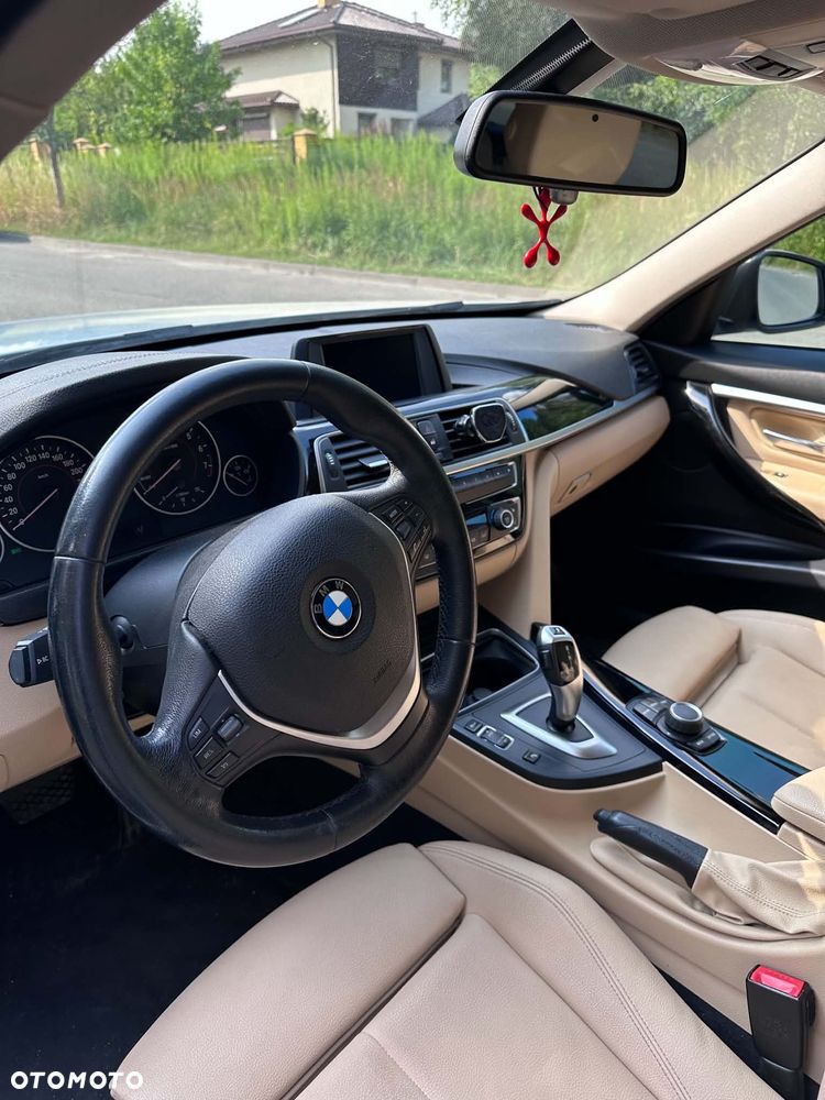 BMW Seria 3 320i Luxury Line sport - 13