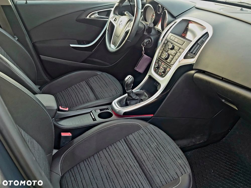 Opel Astra 1.4 Turbo Exklusiv - 29