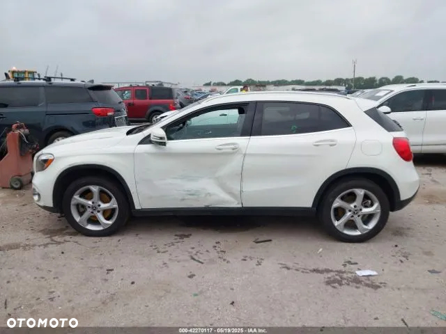 Mercedes-Benz GLA - 4