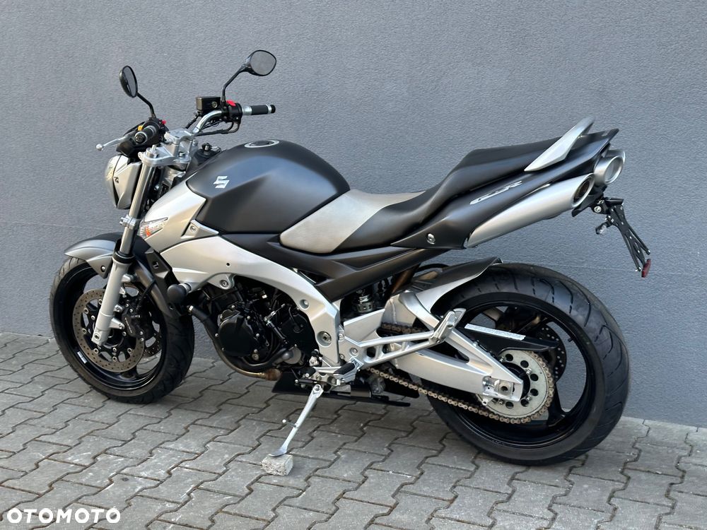 Suzuki GSR - 3