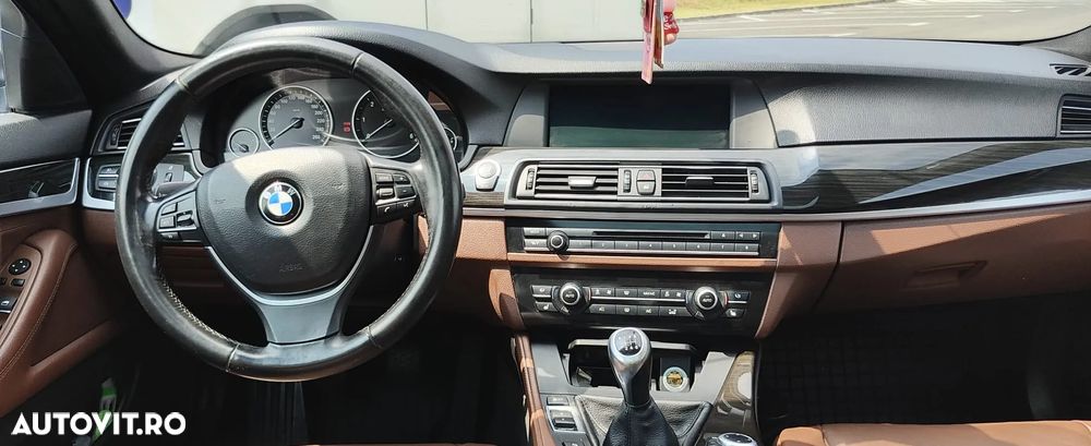BMW Seria 5 520d - 24