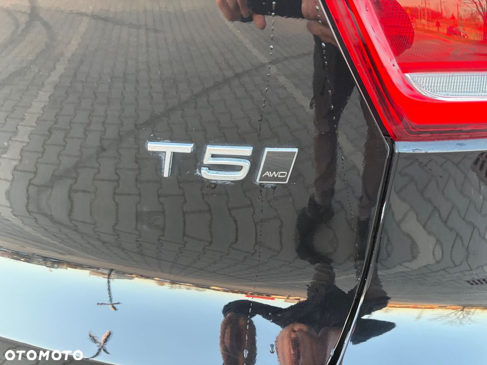 Volvo XC 40 T5 AWD Momentum - 24