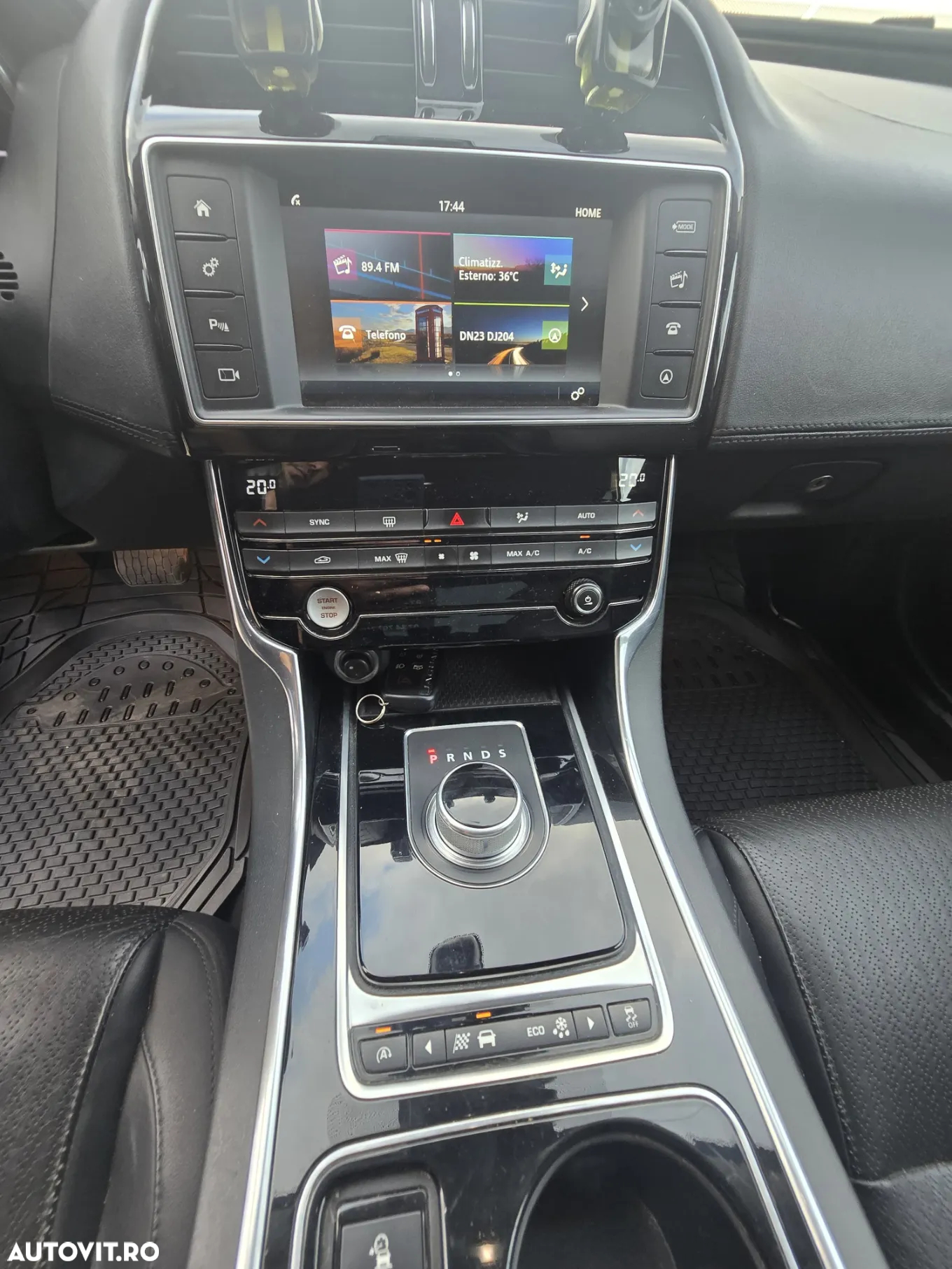 Jaguar XE 2.0 Prestige - 8