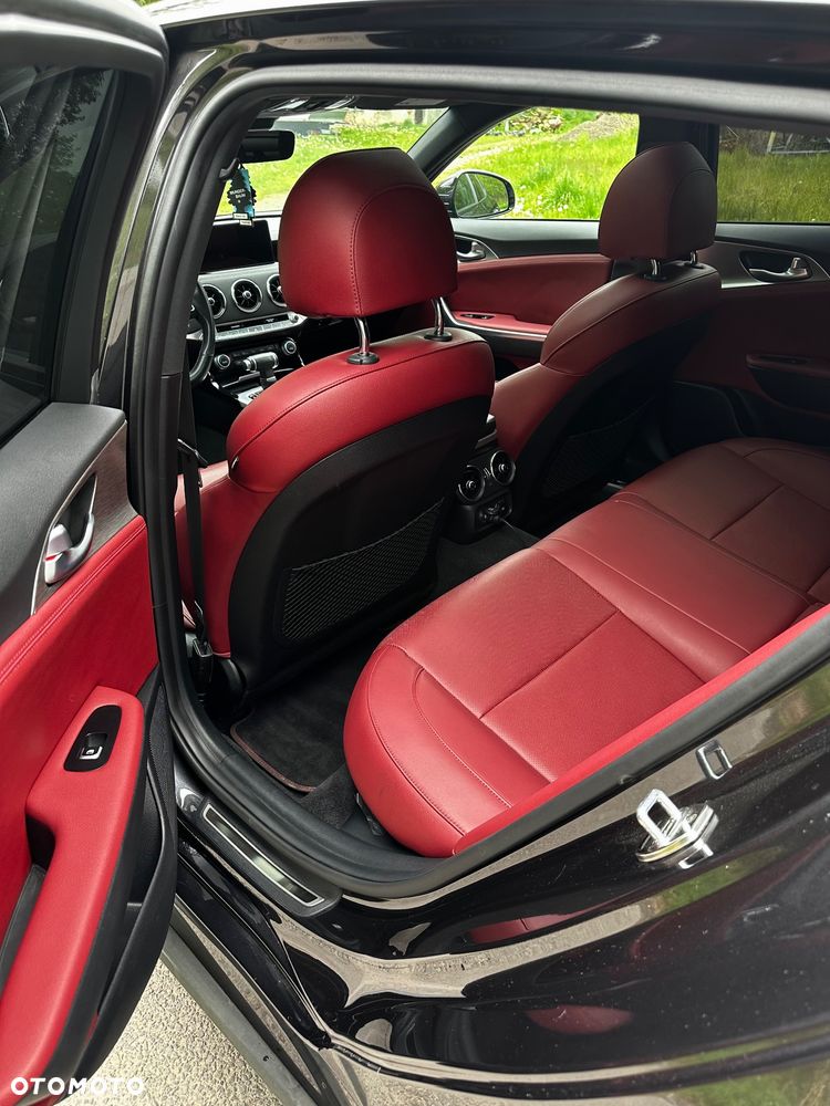 Kia Stinger - 8