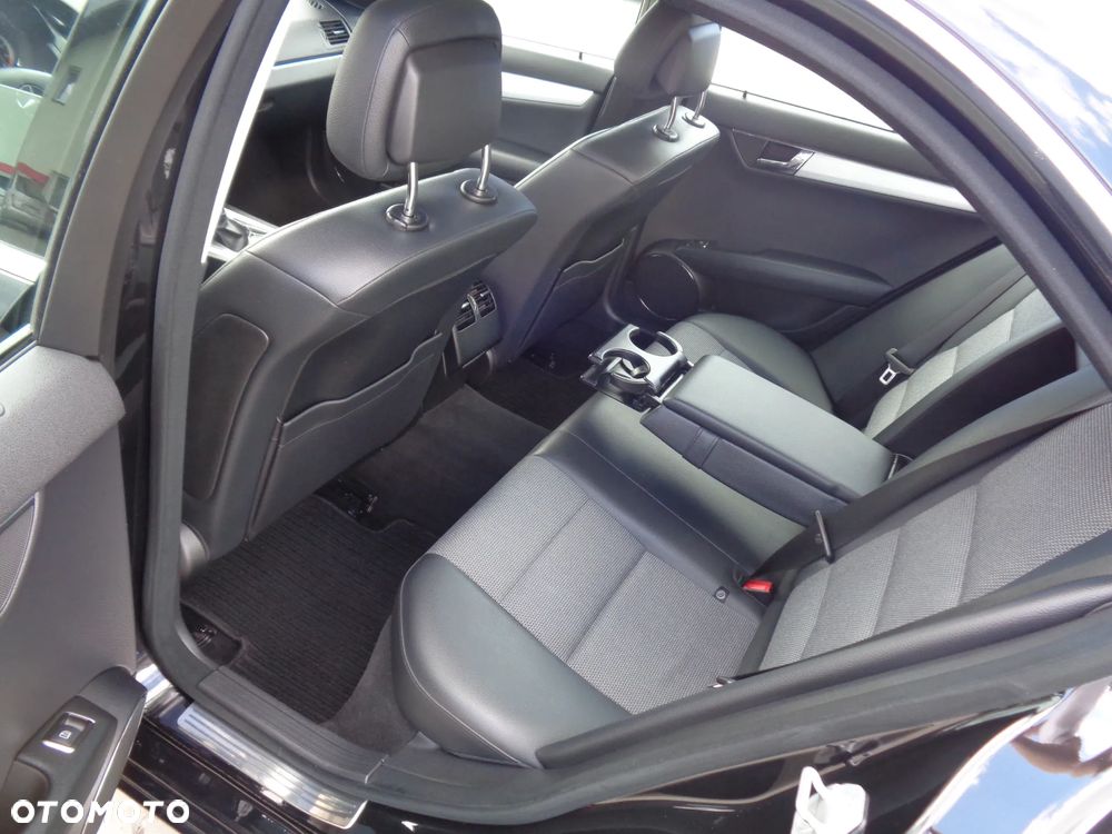 Mercedes-Benz Klasa C 180 BlueEFFICIENCY Avantgarde - 10