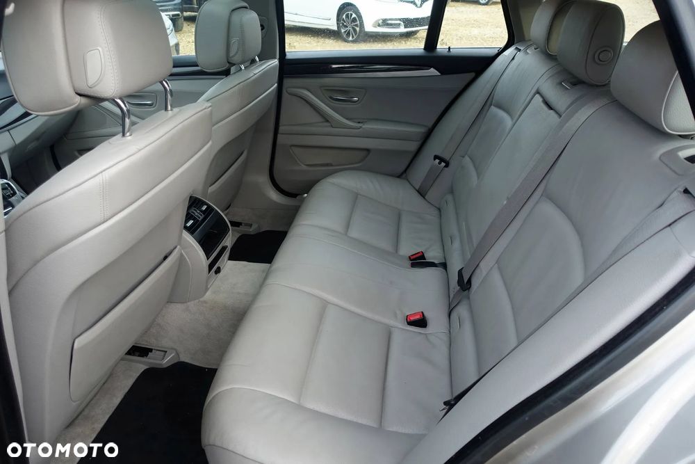 BMW Seria 5 530d xDrive Sport-Aut Modern Line - 17