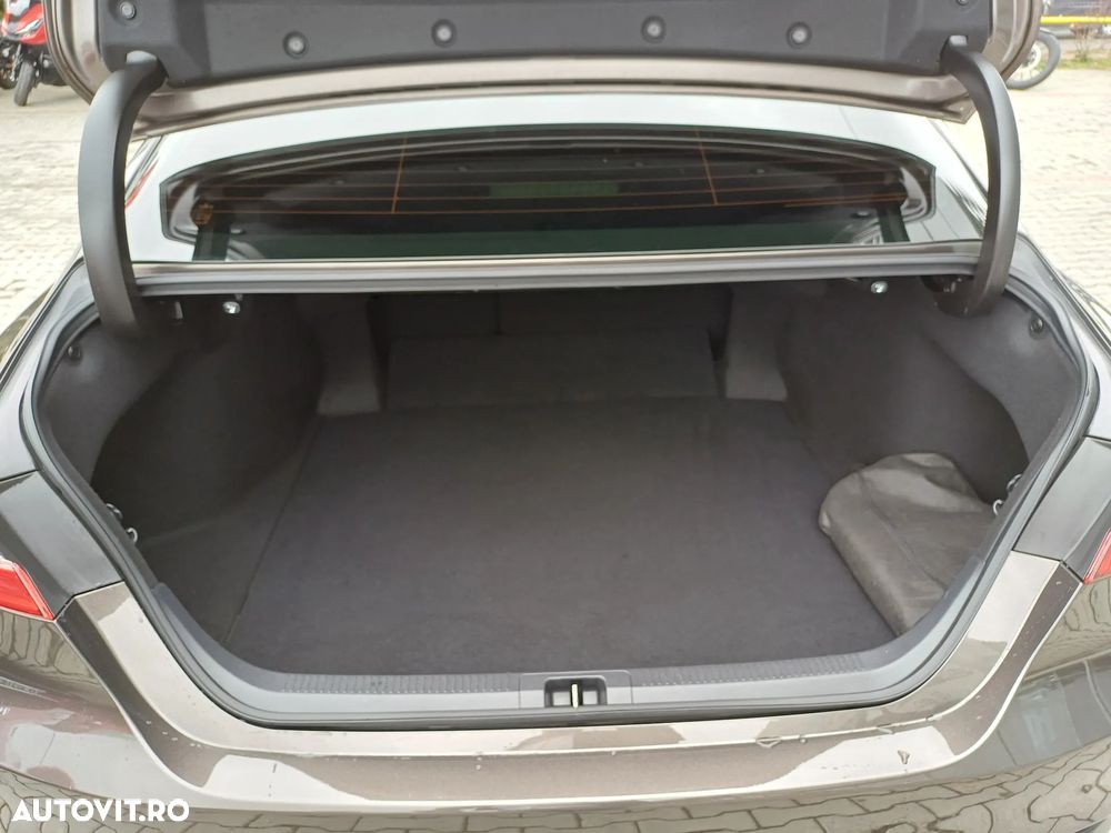Toyota Camry 2.5 Hybrid Business - 9
